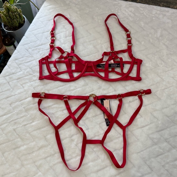 Nwt $148 Victorias Secret Strappy O Ring Open Bra Crotchless Panty Black M Red